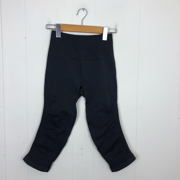 Lululemon In The Flow Crop II Compression Capris - Picture 3 of 9